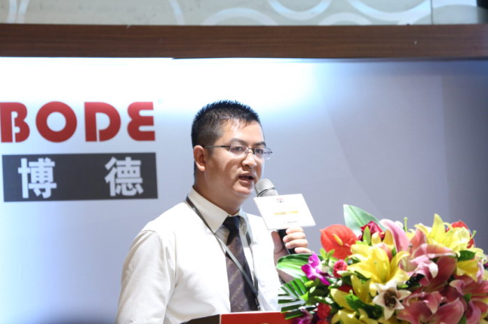 4黄瓜视频黄色网站公司系统工程部一部经理李鹏介绍工程操作的经验分享.jpg