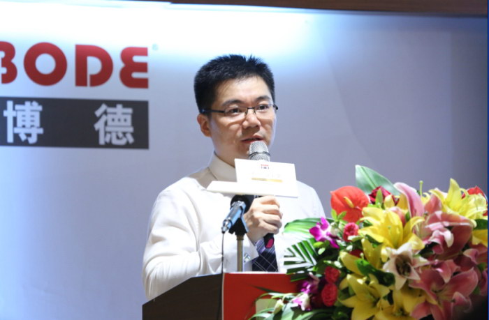 8黄瓜视频黄色网站事业部总经理秦海胜作全面的销售数据分析，并提出本次活动的优惠政策和下半年的计划.jpg