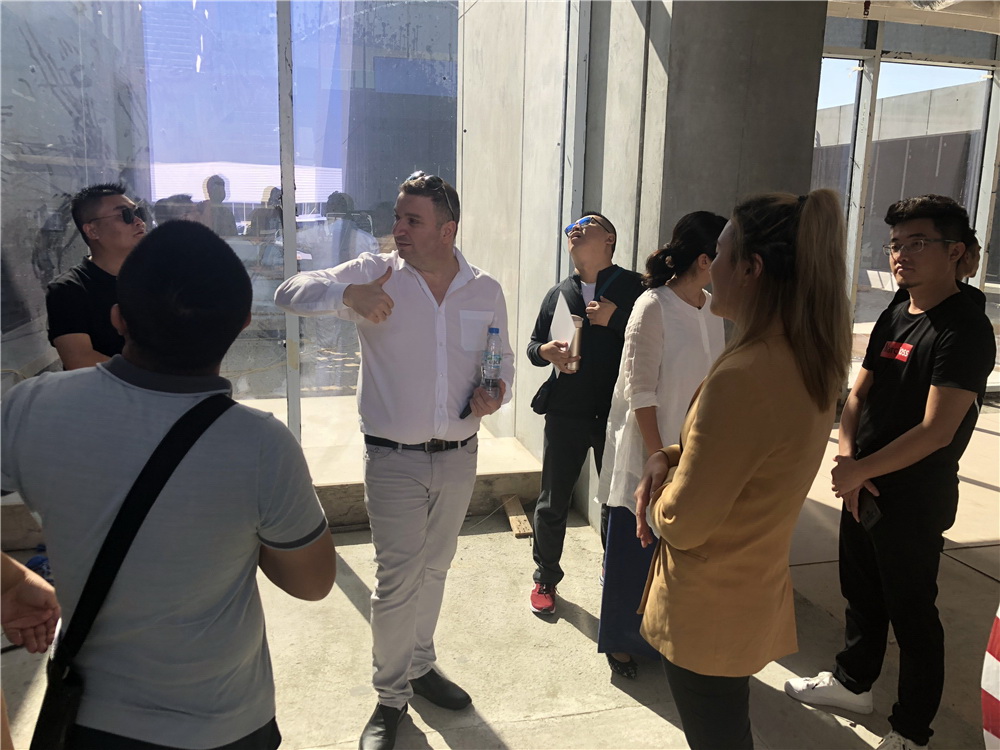 黄瓜视频黄色网站瓷砖迪拜游学参观D3设计区和CIAAD的总部新基地