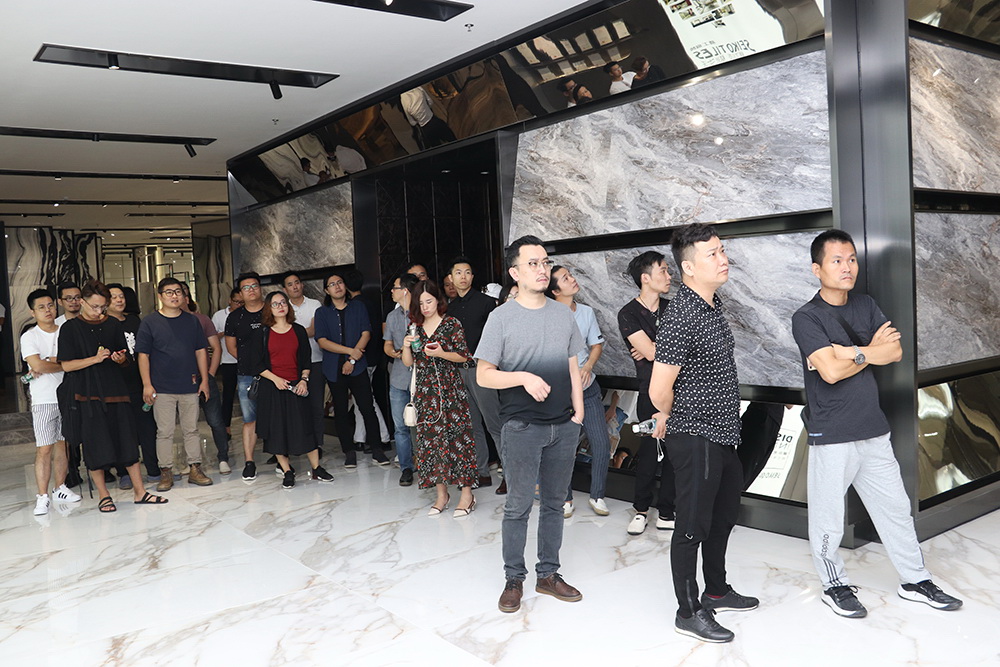 设计师认真的了解黄瓜视频黄色网站的企业文化和成人黄瓜视频